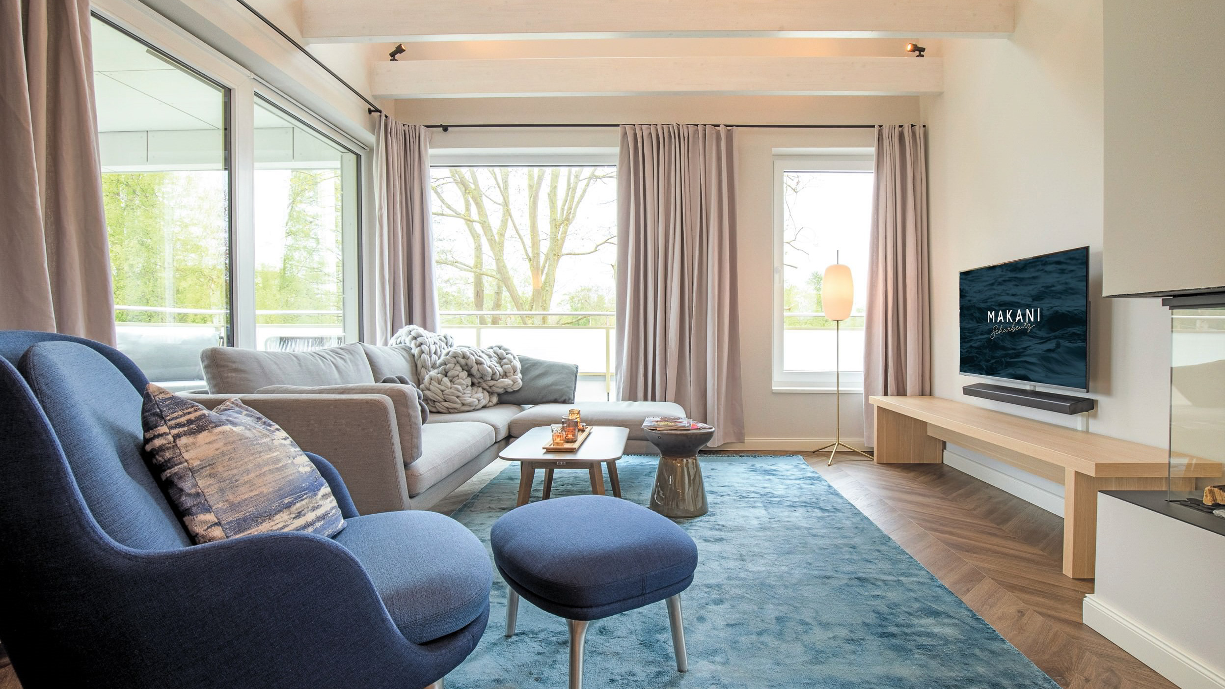Das Wohnzimmer im Appartement 5, dem Penthouse des Makani Scharbeutz direkt an der Ostsee